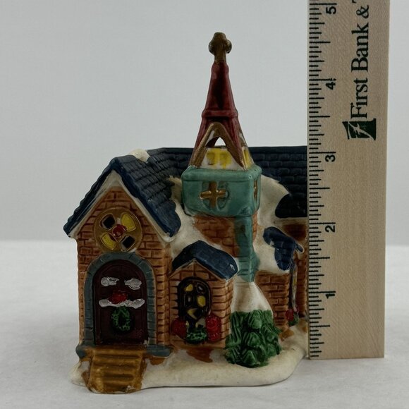 Vintage Ceramic Light-Up Christmas Village Church Chapel Wreath Snow Small 5" - Picture 8 of 14